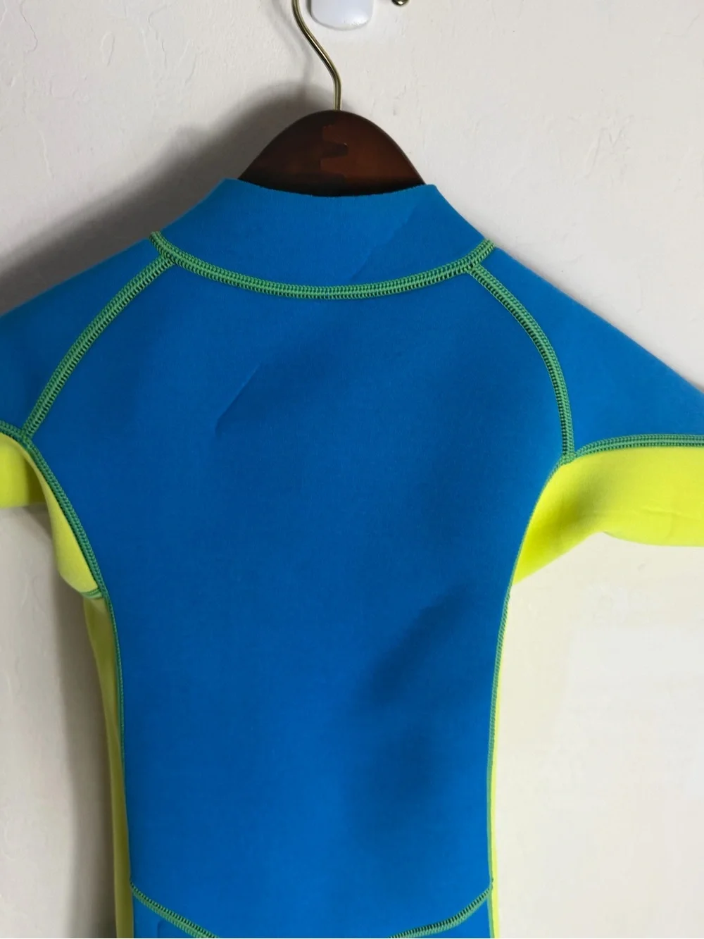 Hevto Kids Wetsuit Youth Size 10slim Shorty 2mm Neoprene Front Zip Short Sleeve